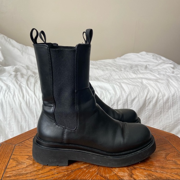 H&M Shoes - H&M Chunky Chelsea Platform Slip On Boots